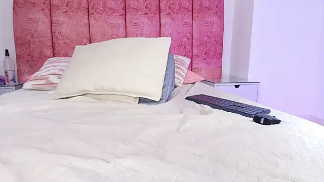 emmacurvy's cam snapshot