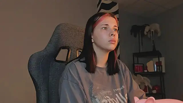 AliceSunday's cam snapshot