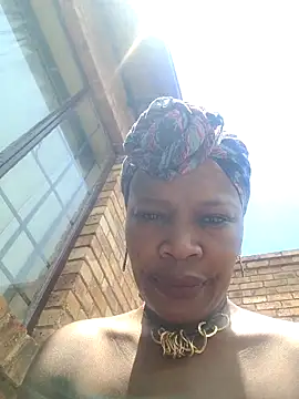 AfricanSquirtingQueen live sex cam