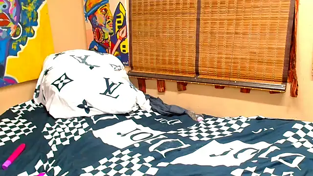 BootyQueen24X's cam snapshot