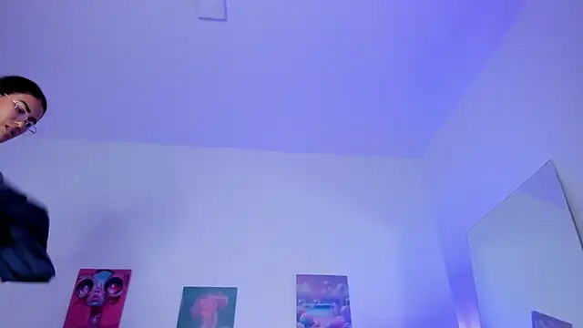 tyra_bankss_'s cam snapshot