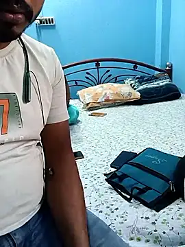 Naughty-Chaaya's cam snapshot