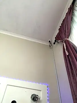 LuciousLips96 live sex cam