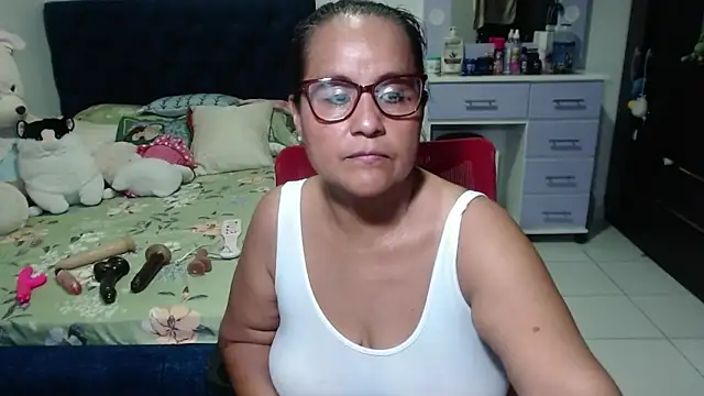 pervert_mommy_'s cam snapshot