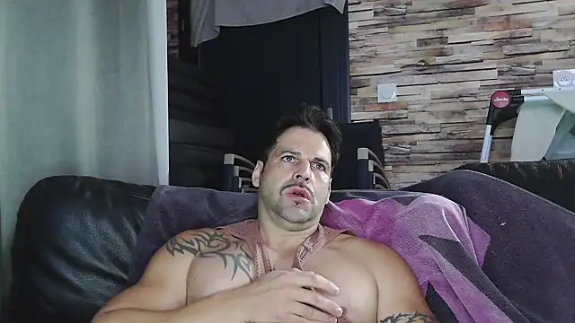 XxBigboybandxX's cam snapshot