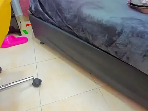 Merlinasweet's cam snapshot