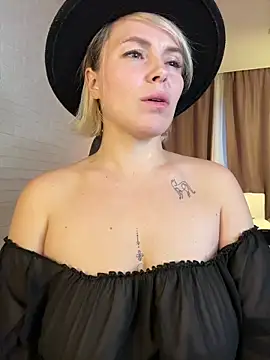 Charming_Daphny's cam snapshot