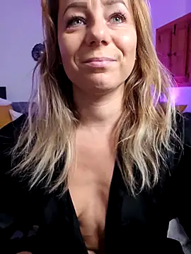 AngelaDesires live sex cam