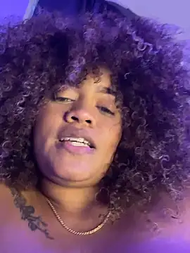 riri_brunnete's cam snapshot