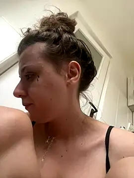 bunnythetailor's cam snapshot