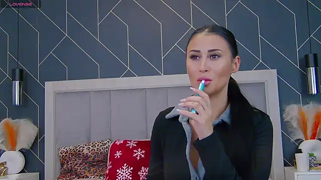 EmyLaveau's cam snapshot