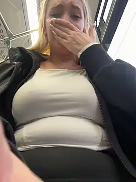 Milkyy_wway's cam snapshot