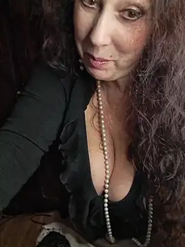 GypsyEsmeralda's cam snapshot