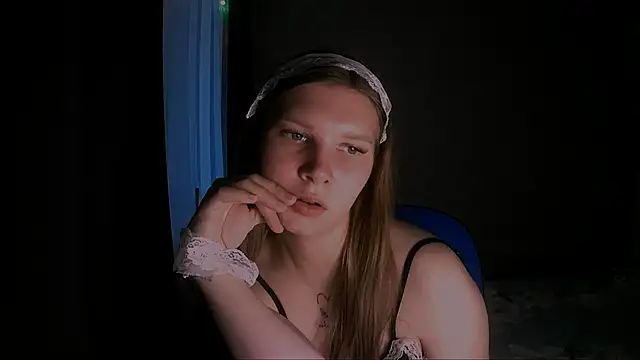 nelli_lux_'s cam snapshot