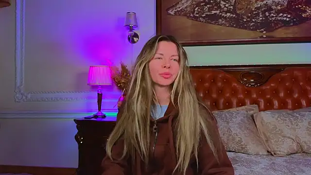 Real_Tini's cam snapshot