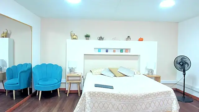 Sophie_Russell_'s cam snapshot