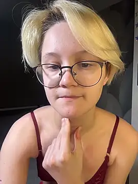 LunaDoreann's cam snapshot