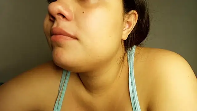 luisahot_9727's cam snapshot