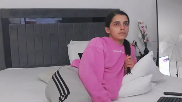 SoniaMoonnn's web cam