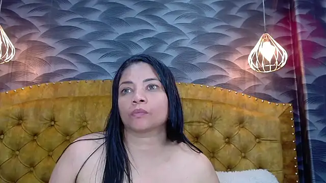 NahomiFireSex's cam snapshot