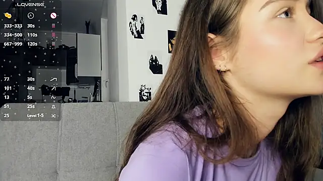 lovelyalivia's cam snapshot