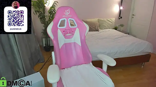 Lesya_Flin's cam snapshot