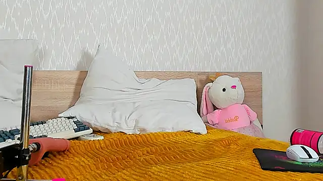 Cowell_Adelina's cam snapshot