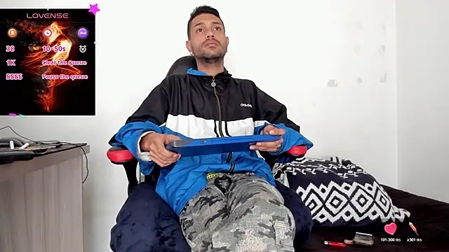 Aron_Baylor's cam snapshot