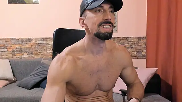 HotHunkTrainer's cam snapshot