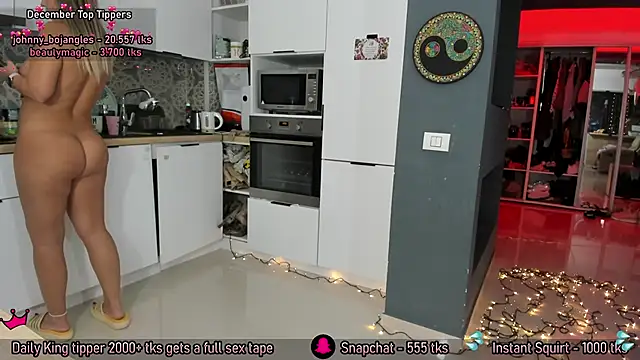 AmySuperHeroes's cam snapshot