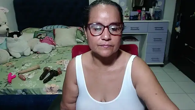 pervert_mommy_'s cam snapshot