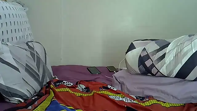 AddictiveAssCurves's cam snapshot