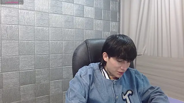 Iantwink18 live sex cam