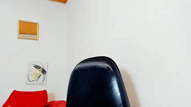 yasmin_goldenst's cam snapshot