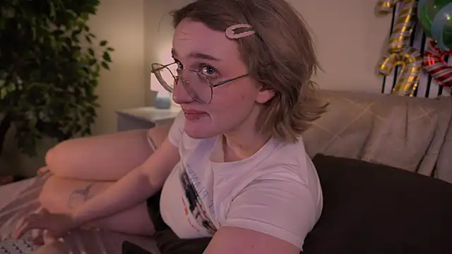 ELLIEJAY's cam snapshot