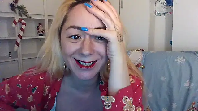 _karolynesyera_'s cam snapshot