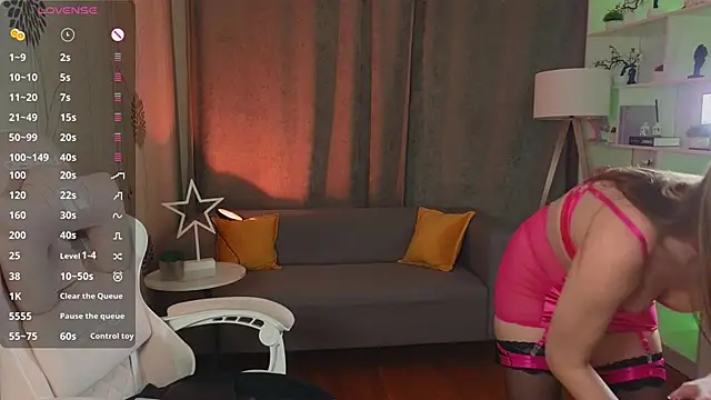 Lovella_Lips's cam snapshot