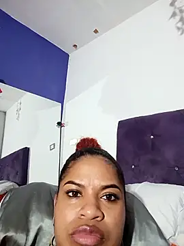 Squirter_pussybomb live sex cam