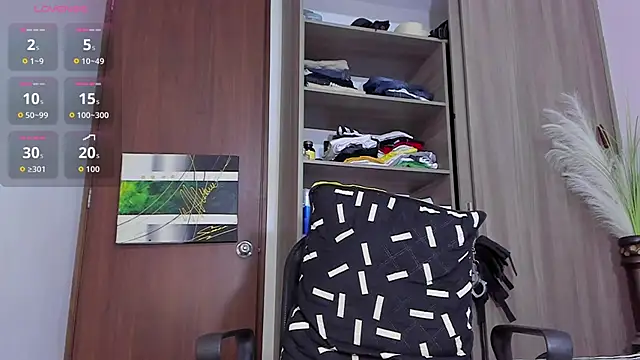 AnthonyWhite24 live sex cam