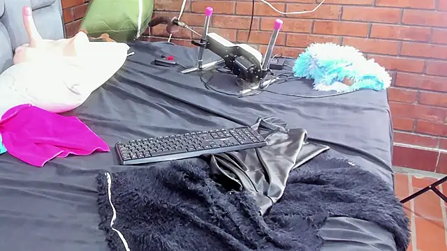 Couple_Gold69's cam snapshot