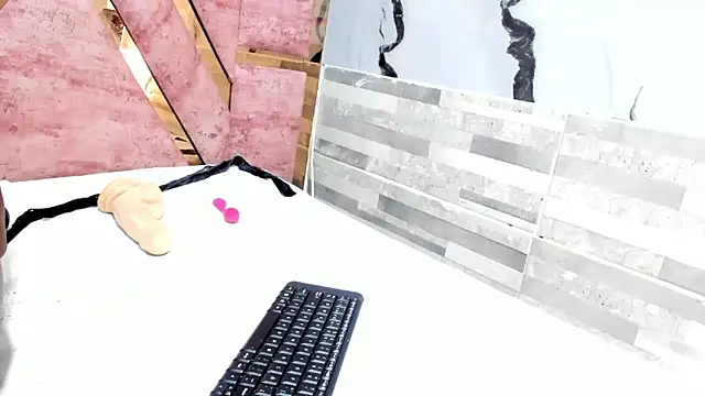 mia_alvares's cam snapshot