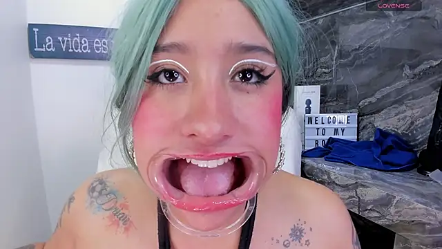 miss_danika's cam snapshot