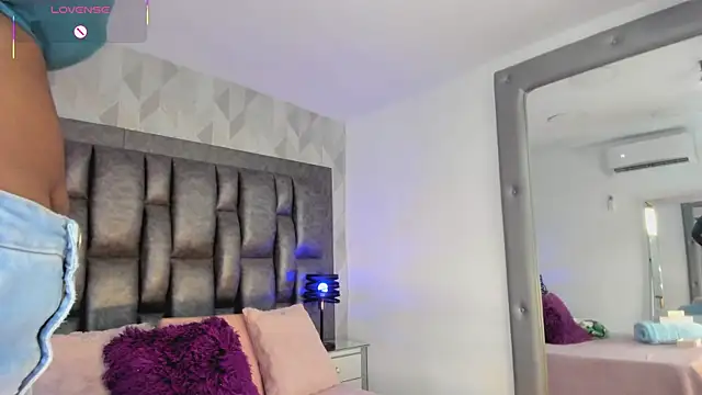 AmiraMorgan's cam snapshot