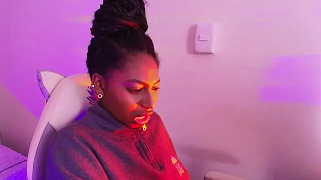 Queen_perla_'s cam snapshot