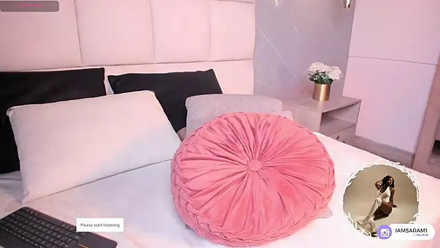 SaraMonroe1 live sex cam