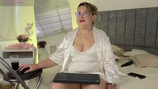 CurvyRosse_'s cam snapshot