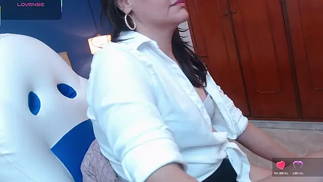 mature_victoriaa's cam snapshot