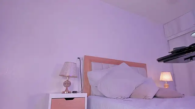 mia_hank's cam snapshot