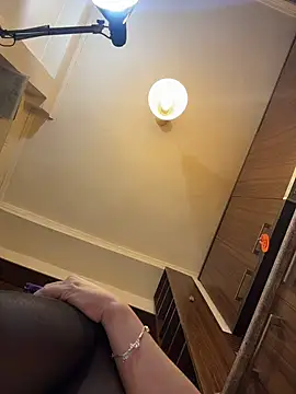 Hotmomcheckk_ live sex cam