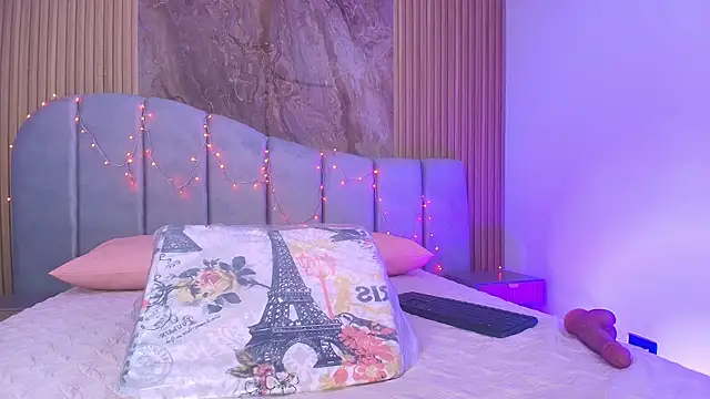 chloe_leroy_'s cam snapshot